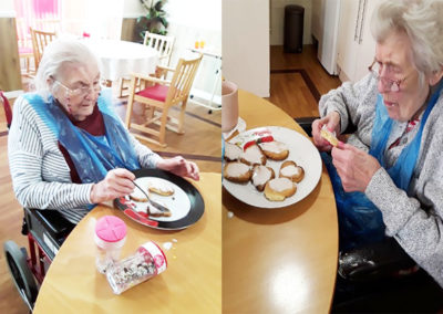 Residents icing biscuits at Meyer House